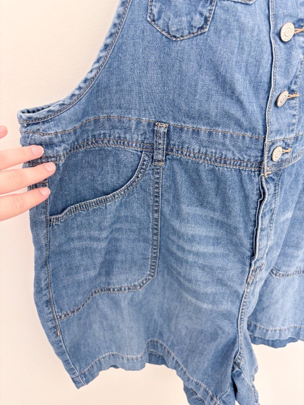 Torrid 100% Cotton Medium Wash Denim Overall Shorts with tie straps Size 14 - Picture 2 of 5